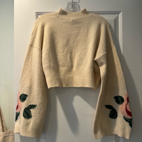 H&M Cream Cropped Turtleneck Sweater with Red Rose Motif - Picture 3 of 7
